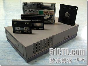 300px-Dds_tape_drive_01