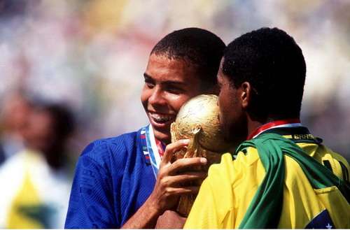1994年,未满18岁的罗纳尔多就获得了世界杯冠军