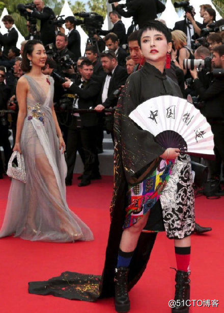 戛纳电影节百花齐放，中国明星衣着品味紧跟时尚前沿