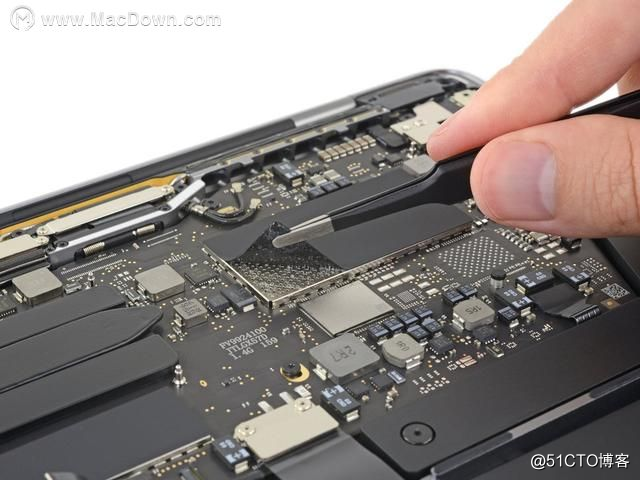 マザーボード上に溶接された新しいエントリーレベルのMacBook Proの13、SSDは自分でそれを置き換えることはできません