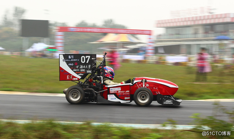 Jie, Hunan University with PCB Power Core speed racing team - let the speed of the release of passion