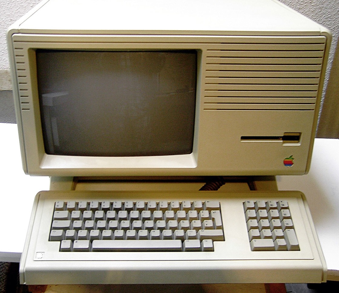 Apple Lisa ，仍继发布于 1983 年 1 月
